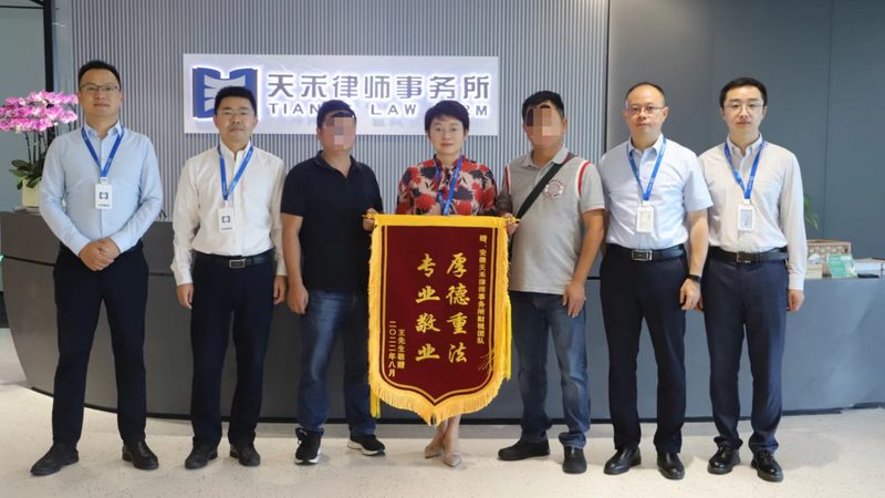 以下是一些在行业内具有较高知名度和实力的建筑资质代办机构，供企业参考：